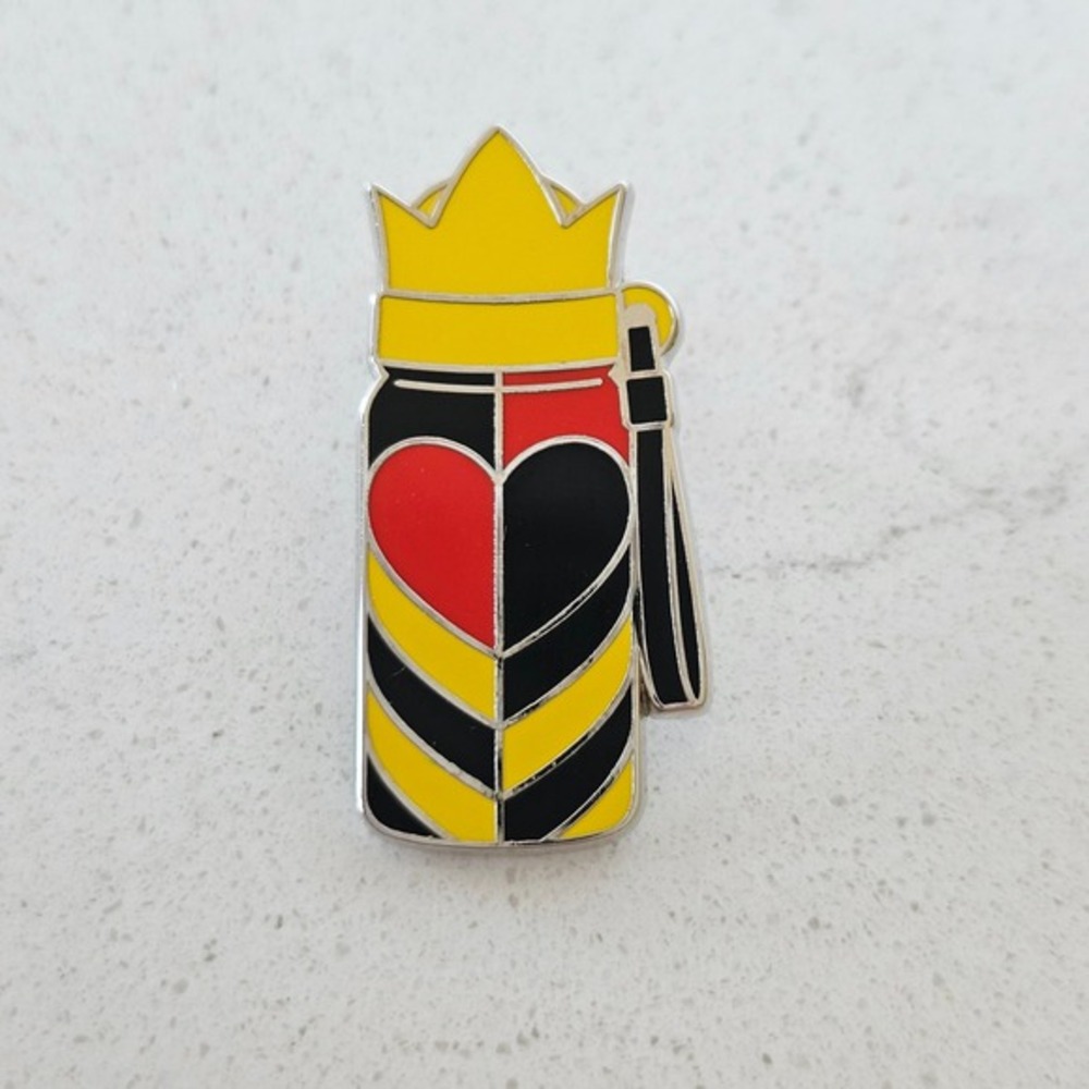 Disney Queen of Hearts Water Bottle Alice in Wonderland Magical Mystery Pin